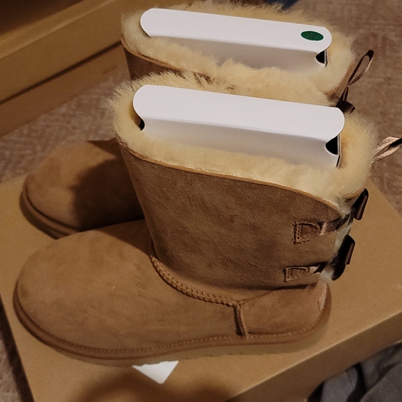 🎁UGG Bailey Bow II Chestnut without Box - Picture 2 of 6
